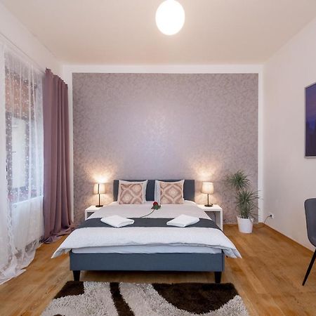 Luxury Apartment In The Center Of Praag Buitenkant foto