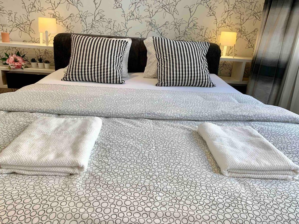 Luxury Apartment In The Center Of Praag Buitenkant foto