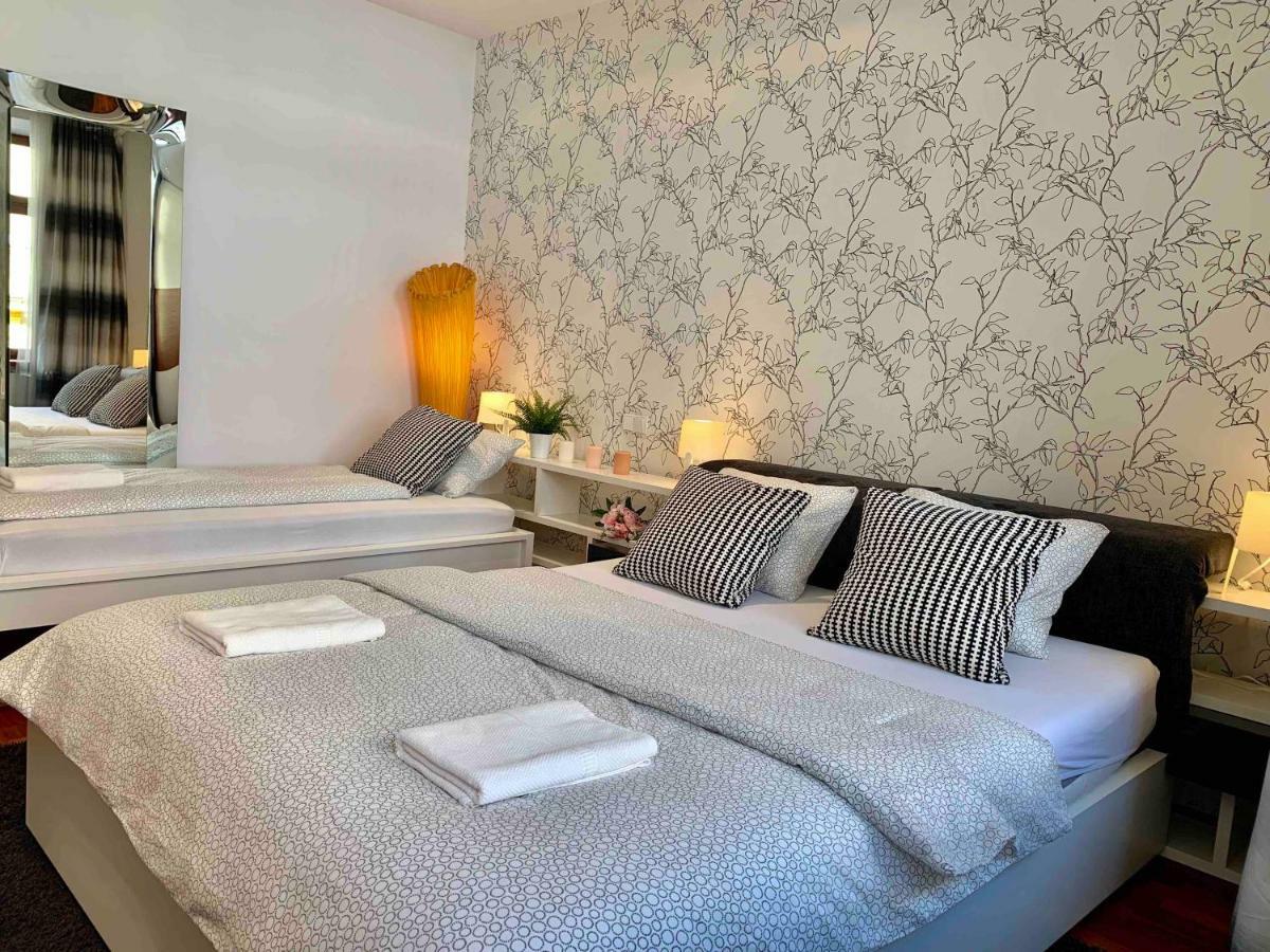 Luxury Apartment In The Center Of Praag Buitenkant foto