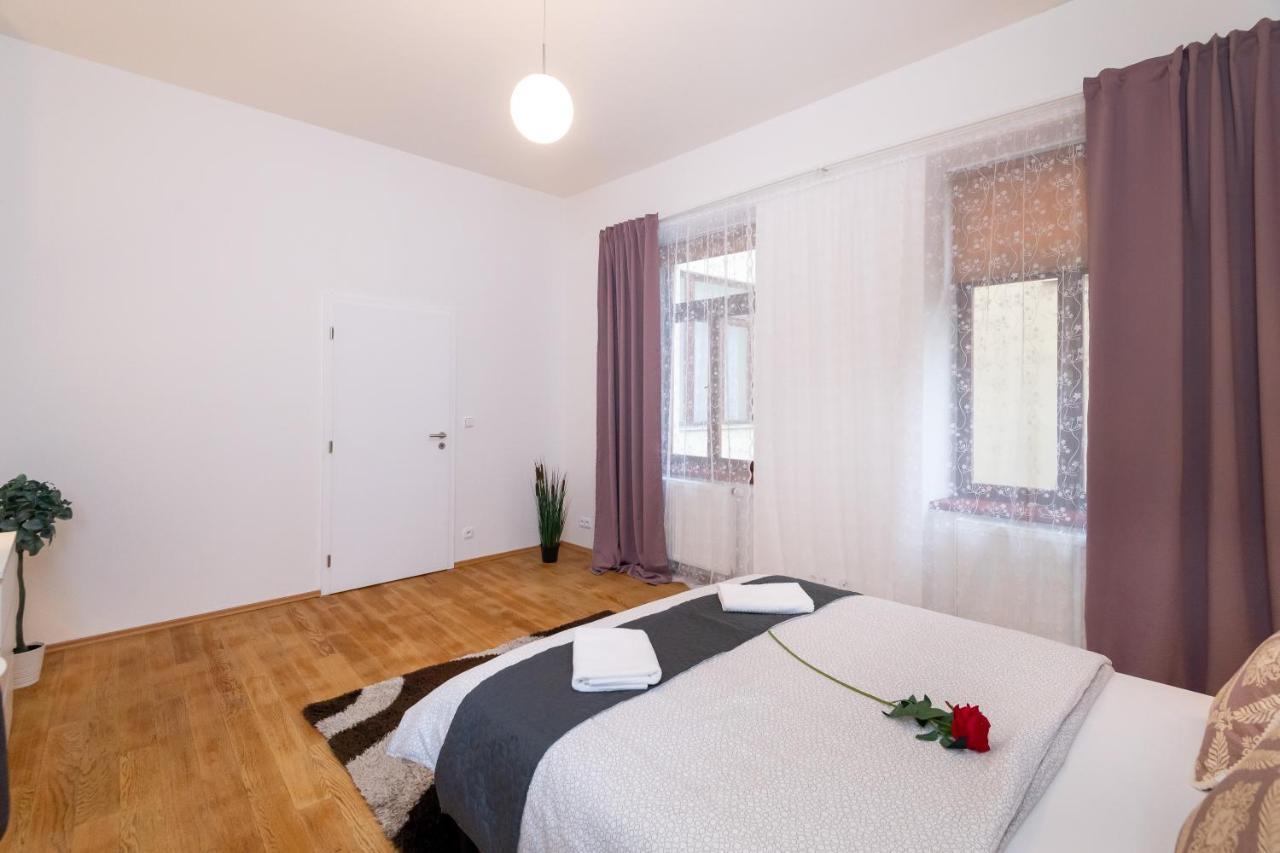 Luxury Apartment In The Center Of Praag Buitenkant foto