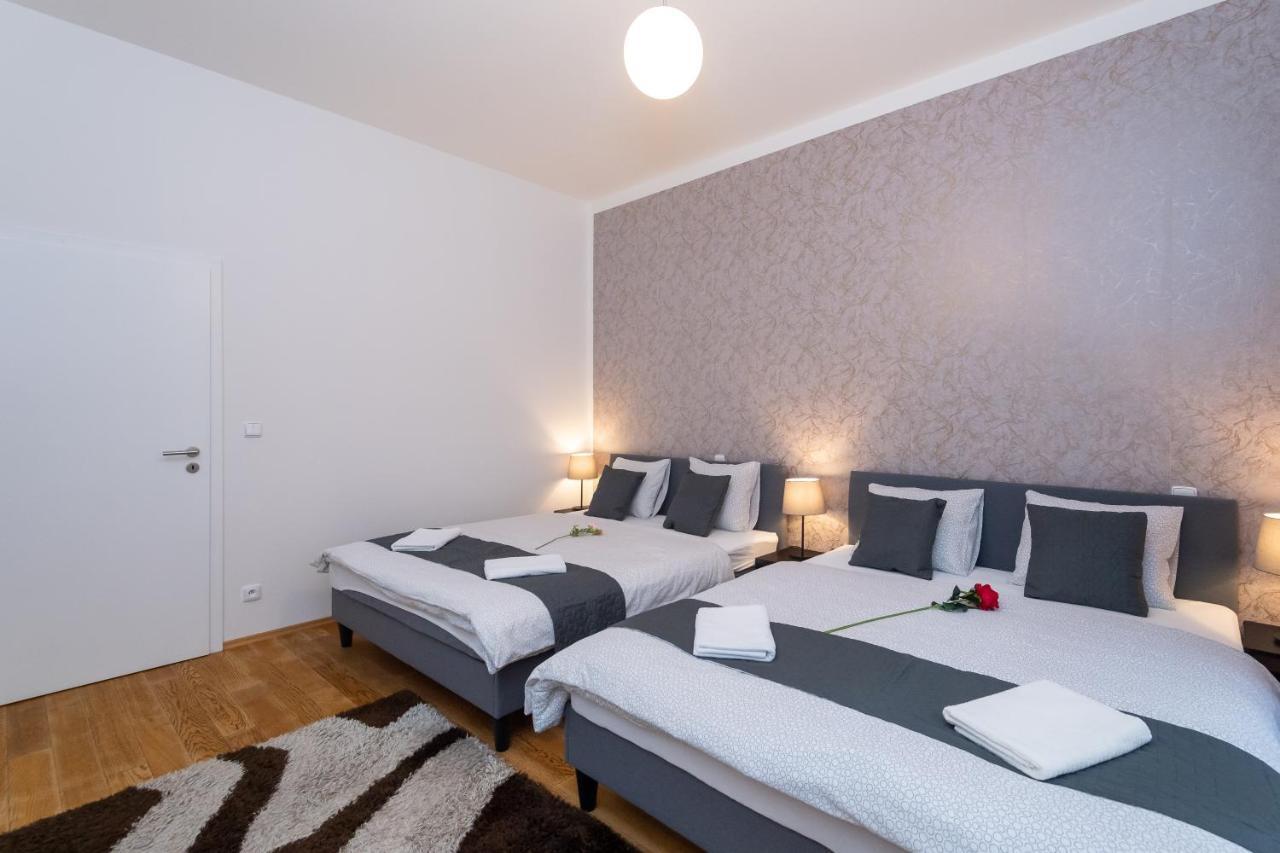 Luxury Apartment In The Center Of Praag Buitenkant foto