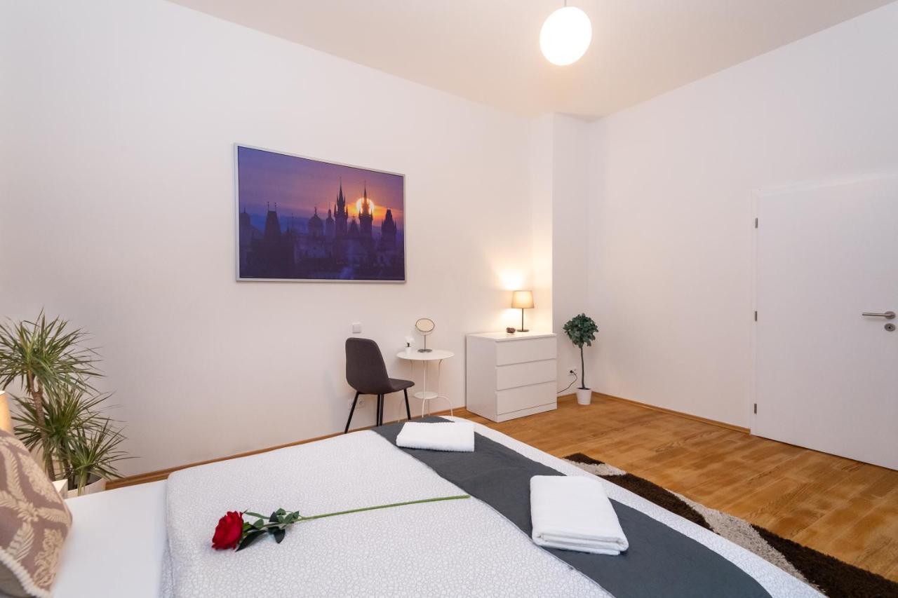 Luxury Apartment In The Center Of Praag Buitenkant foto